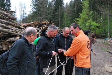 Preživetje v naravi - team building Preživetje v naravi - team building