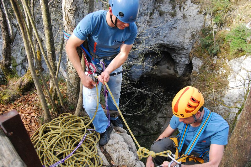 Preživetje v naravi - Abseiling po vrvi Preživetje v naravi - Abseiling po vrvi